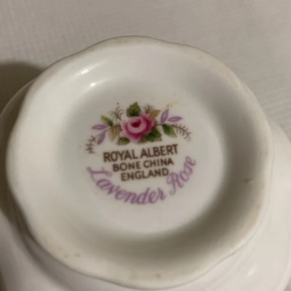 Royal Albert Lavender Rose Cream Jug & Sugar Bowl Set Bone China - Picture 9 of 12